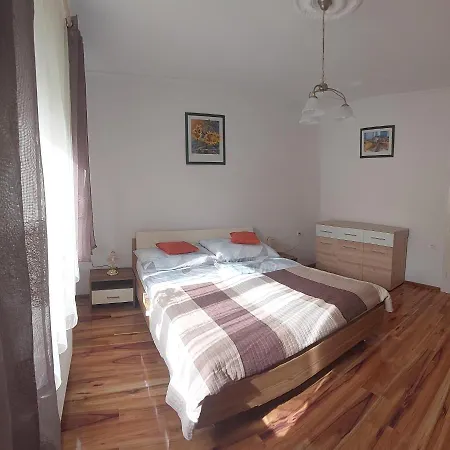 Nora Vendeghaz Tatil Evi *