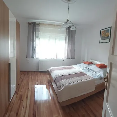 Nora Vendeghaz Hévíz