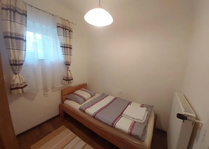 Semesterbostad Nora Vendeghaz *