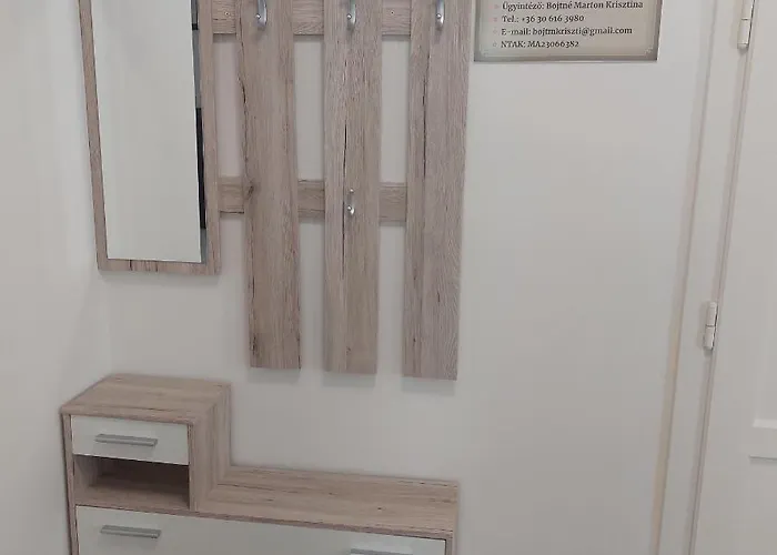 Semesterbostad Nora Vendeghaz *